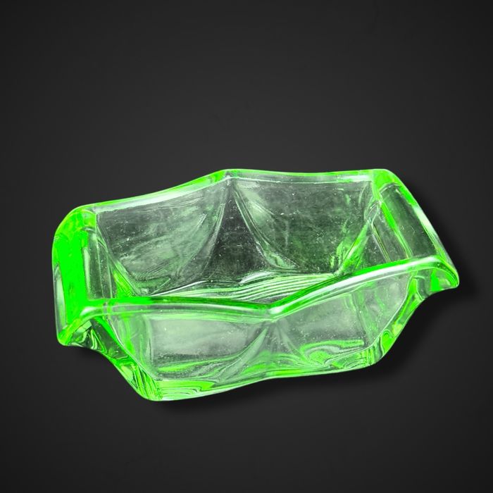 Pojemnik bomboniera szkło vintage art deco zielona b51/02282