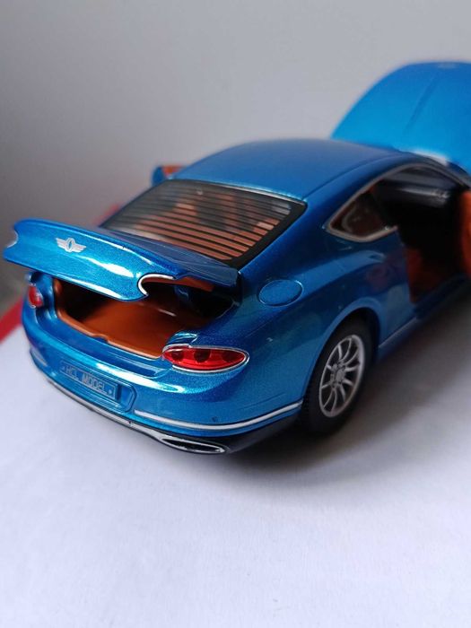 Модель авто  Bentley Continental GT.1/24
