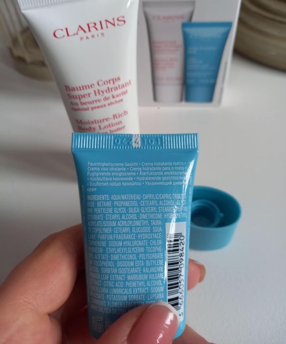Подарунковий набір від Clarins (крем hydra-essentiel та body lotion)