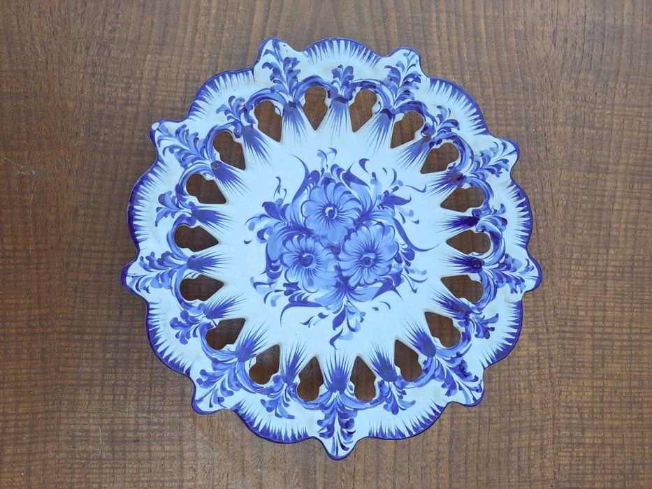 Prato decorativo de Alcobaça pintado à mão