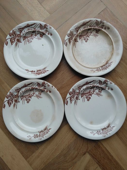Pratos da Fábrica de Loiça de Alcântara