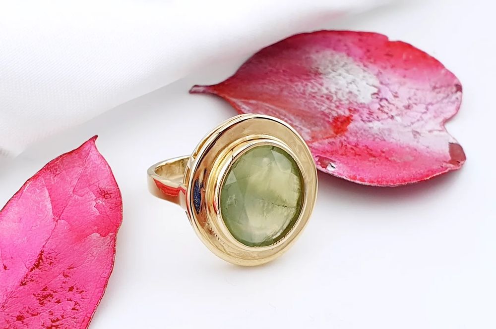 Złoty pierścionek z naturalnym Oliwinem  pr.585 (026p)