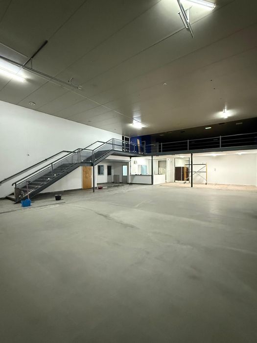 Arrendamento espaço comercial+armazém - 1755m2