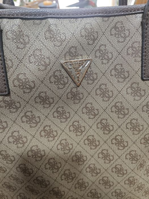 Guess Victoria Logo Shopper (castanho multi) nova