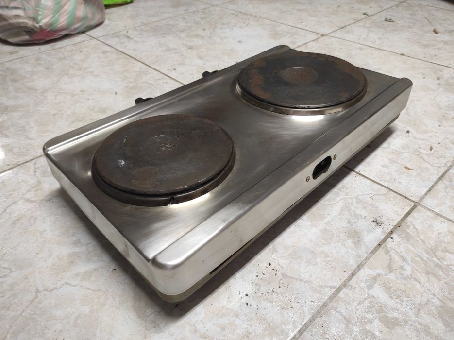 Fogão Elétrico Portátil de 2 Placas – A Funcionar