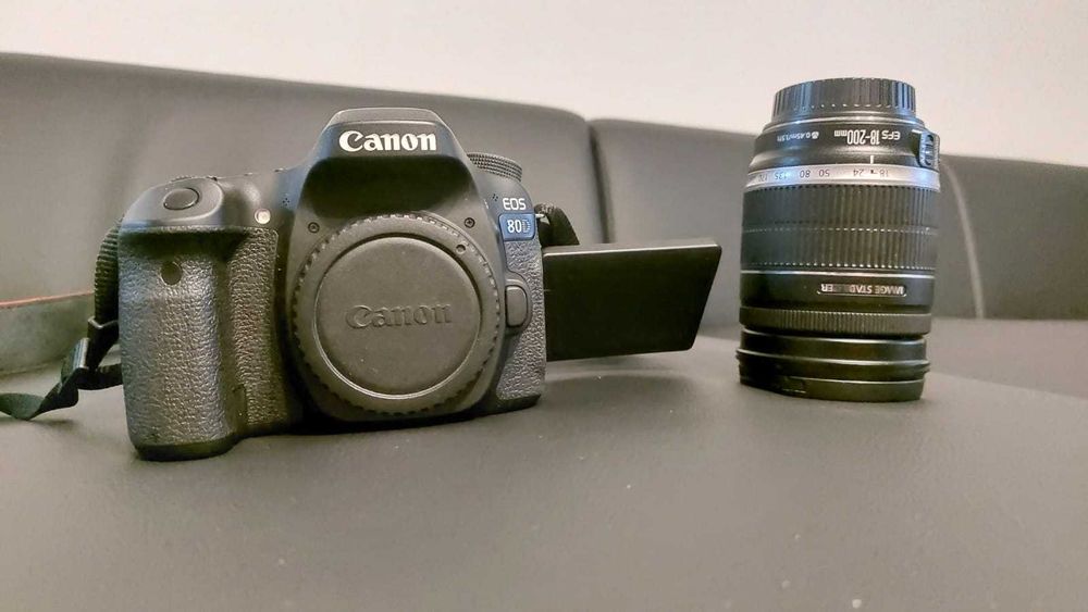 Canon 80D + Lente EF 18-200mm