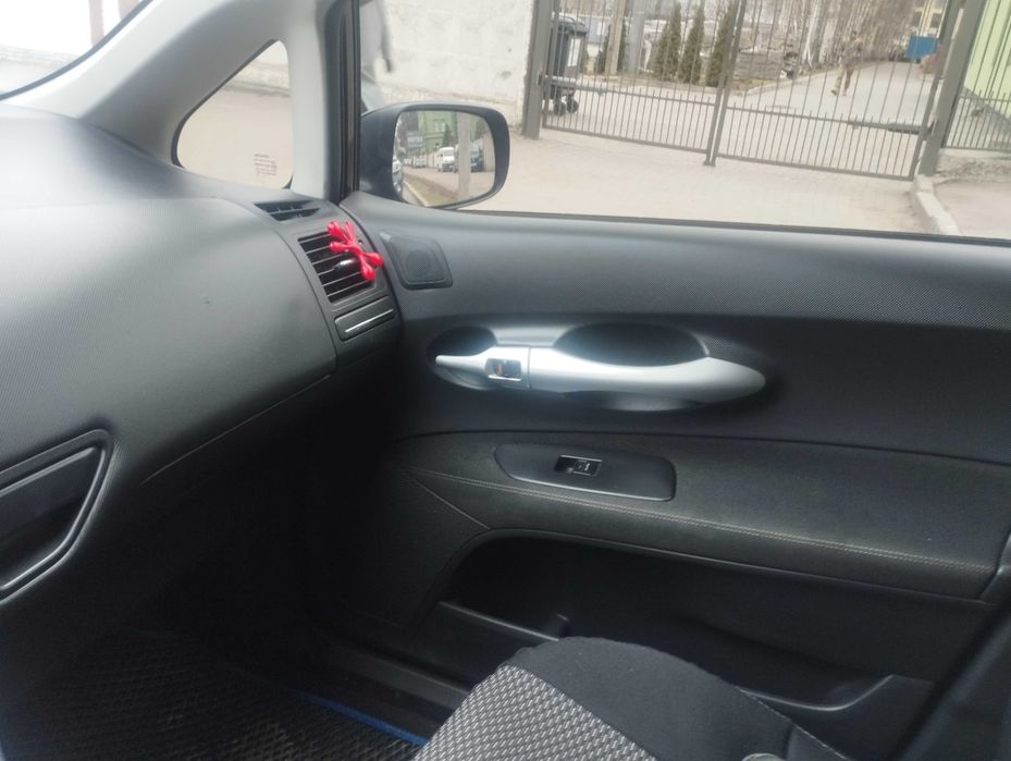 Toyota REStyling Life +