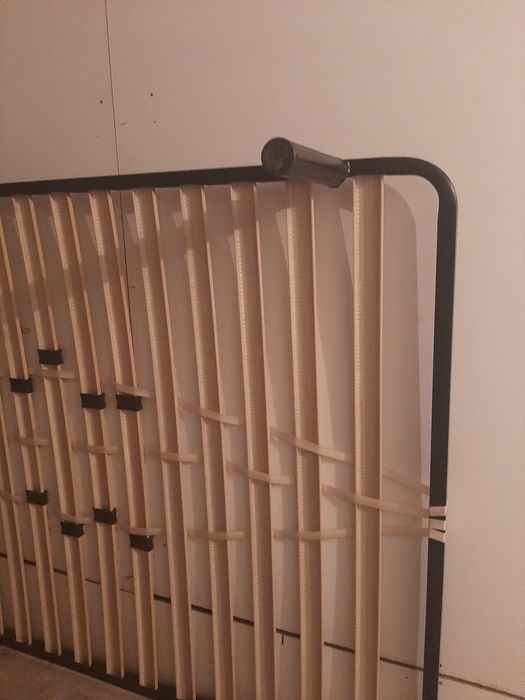 Estrado de cama com pernas como novo