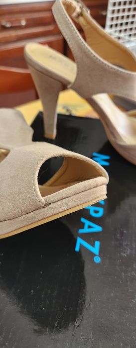 Sandália salto alto 37