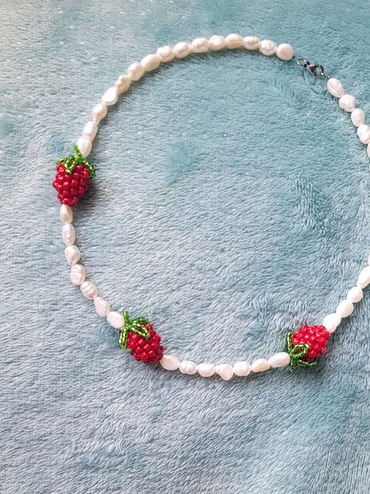 Naszyjnik z truskawkami I perłami naturalnymi