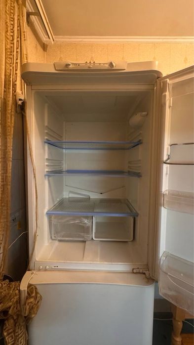 Холодильник Indesit