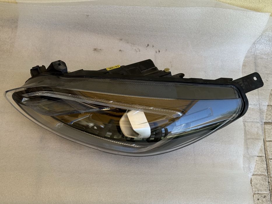 Farol LED Adaptativo Ford Led Fiesta ST MK8.5 - Oportunidade