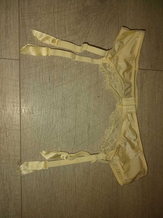 Pas do pończoch Esprit L