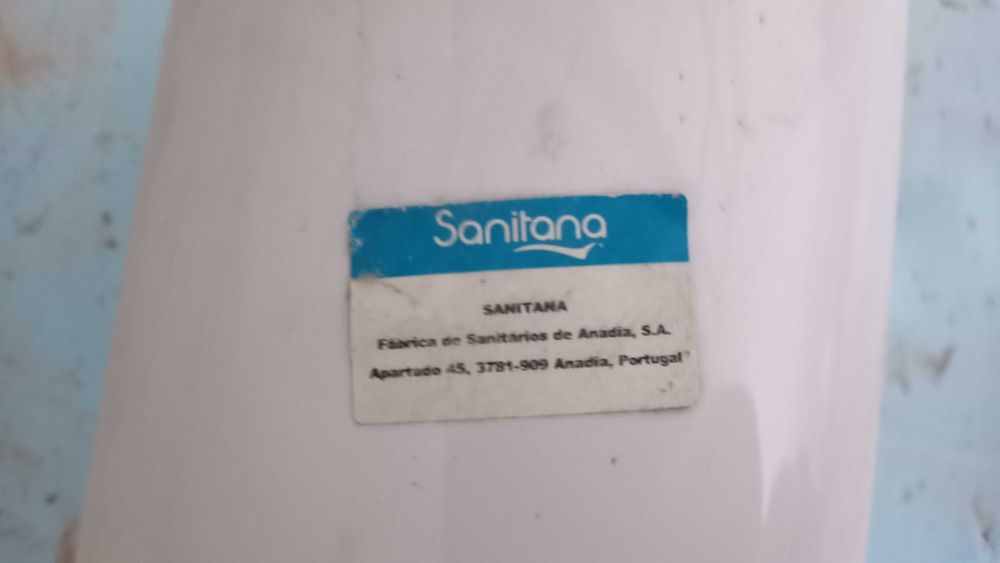 Louça Sanitária - Base + Lavatório