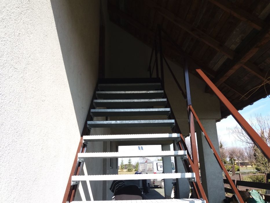 Schody półkowe stalowe