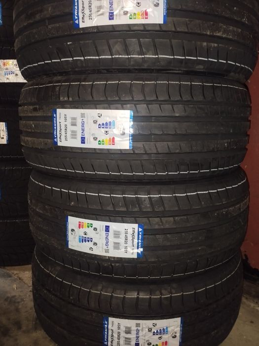 Шини Літні 
235/50 R20 104W XL Triangle EffeXSport TH202