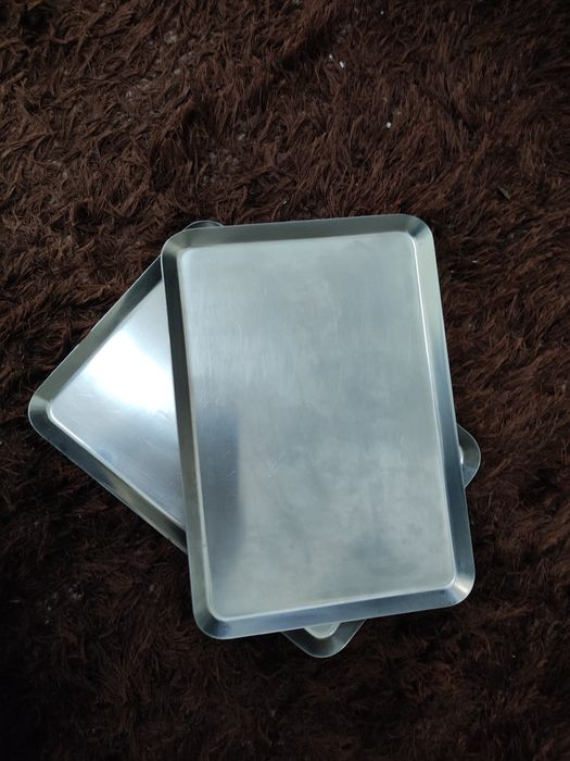 Bandejas em inox com 30x21 cm