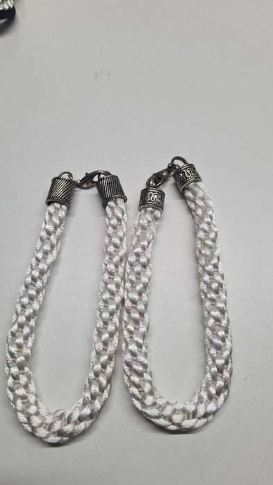 Pulseiras kumihimo em fio de seda