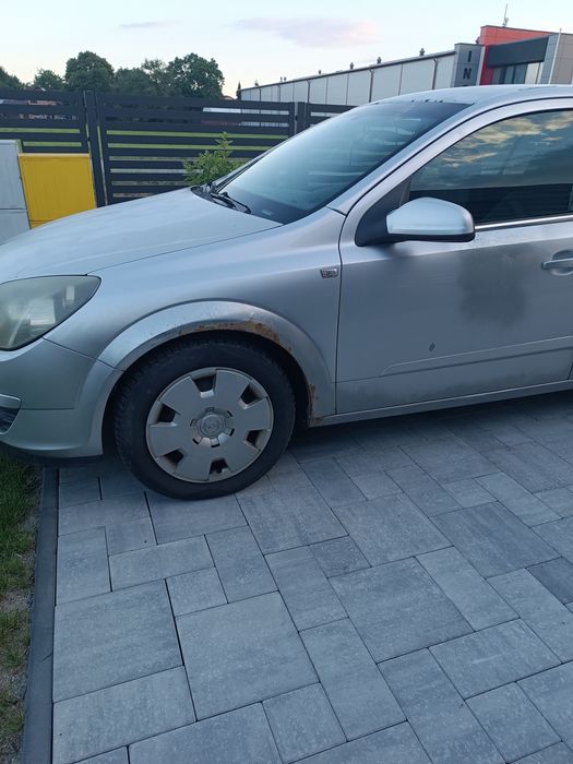 Opel astra H 2005 rok .