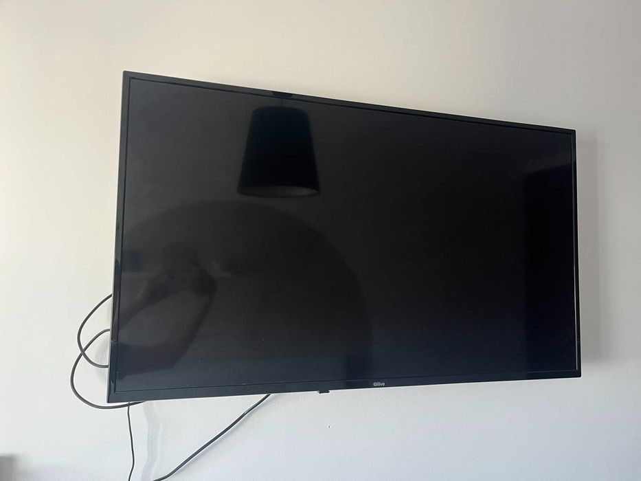 TV 43", FullHD, marca Qlive, muito nova!!