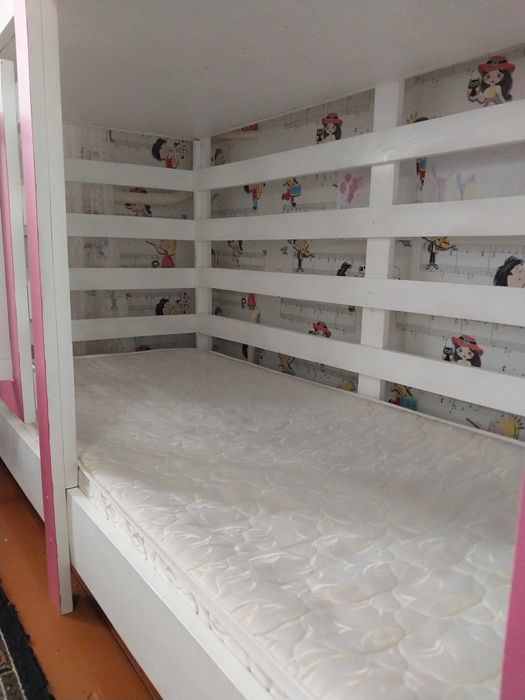 Двоповерхове ліжко