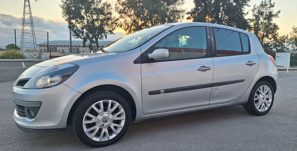 Renault Clio — fotografia 12