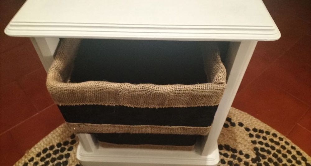 Vendo móvel com duas prateleiras