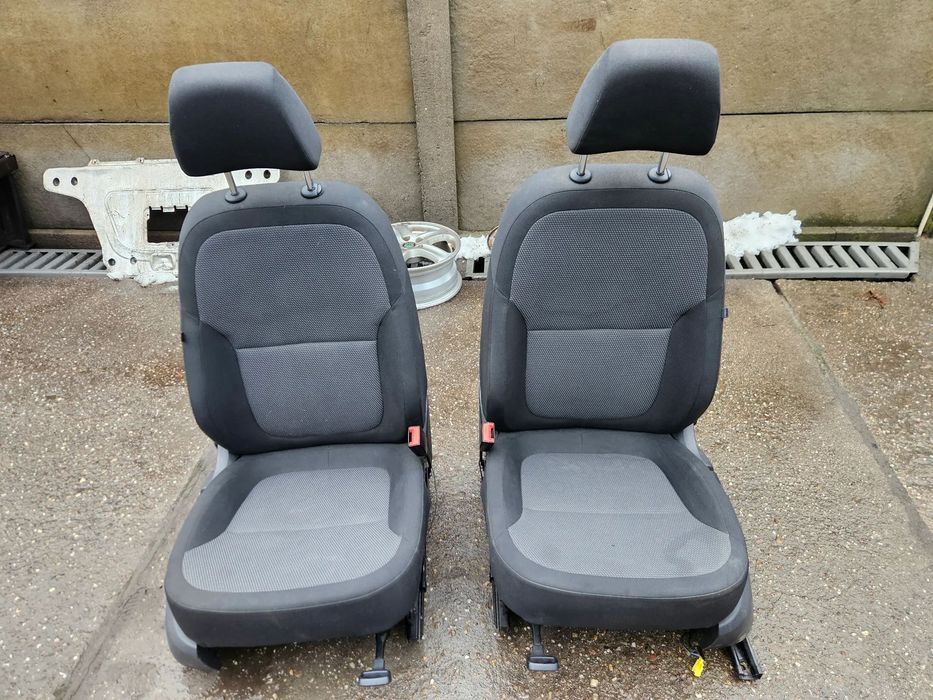 Fotele przednie SKODA YETI 09-13