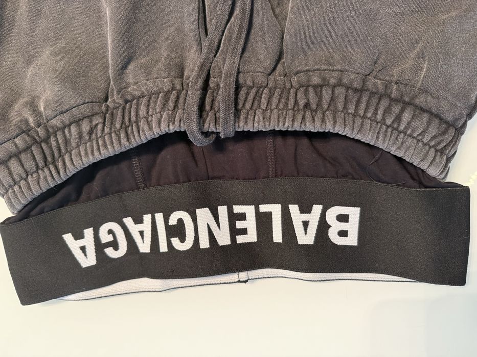 Шорти Balenciaga