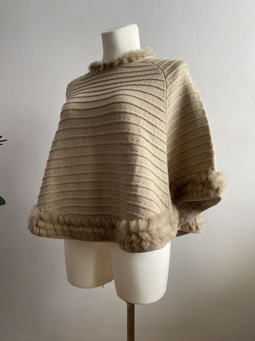 Poncho Armani Jeans beżowe z futrem eleganckie wiosenne na wiosnę