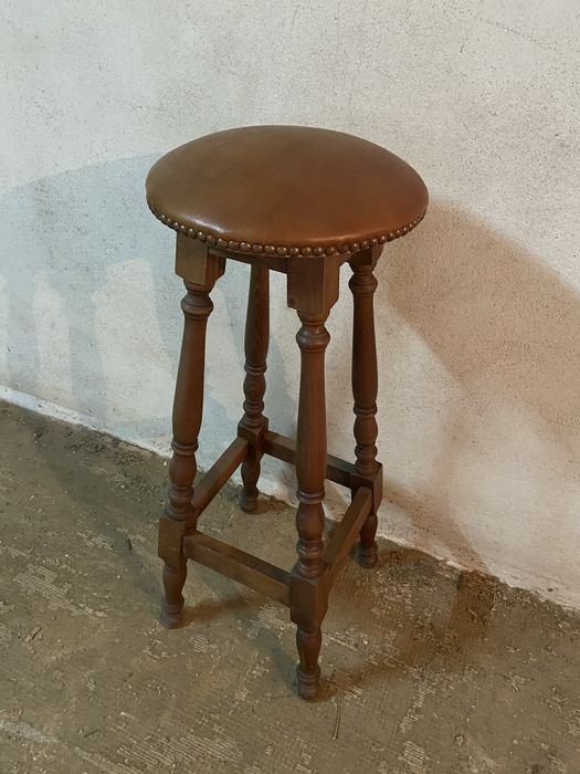Bancos de bar com estofo