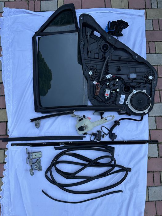 Запчастини на двері Kia niro hybrid 2023