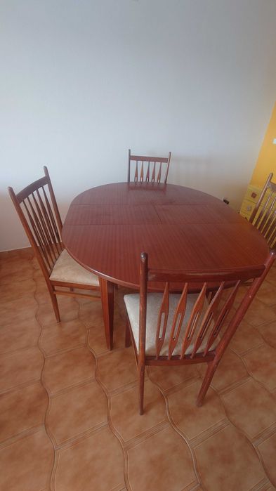Mesa Extensível e 6 Cadeiras
