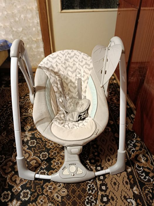 Крісло-гойдалка для немовлят