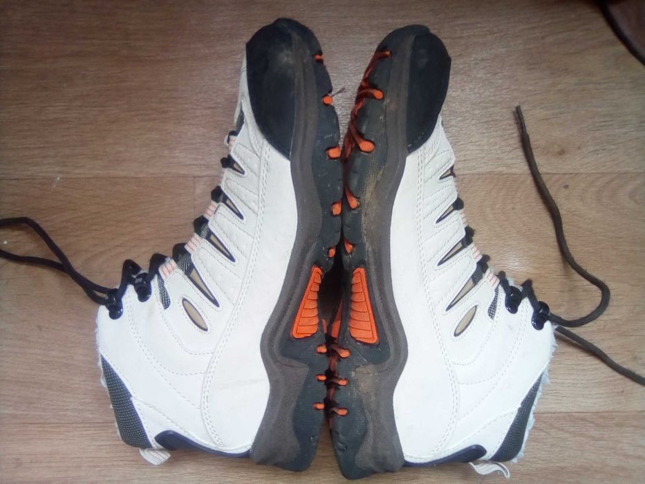 Женские утеплённые кроссовки