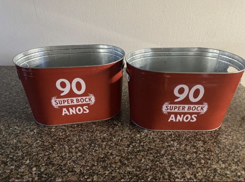 carregador pilhas, arca termica, cds virgens novos