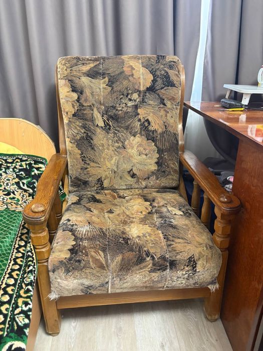 диван книжка б/у с креслом