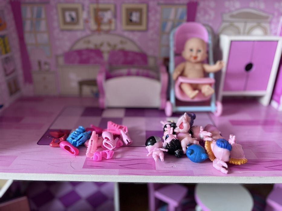 Продам кукольный домик