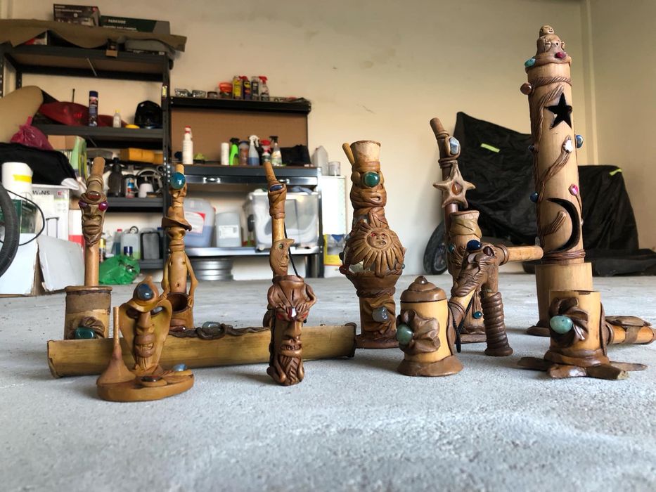 Artesanato feito com barro e pedras naturais