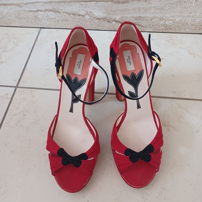 Buty firmy Prada Milano oryginalne jak nowe 39/ salon 850€