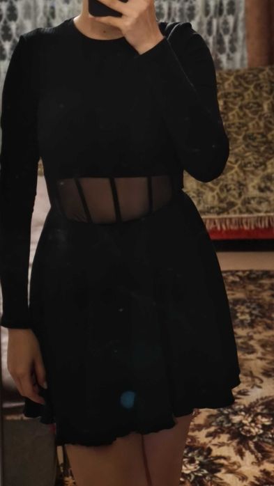 Чорна нова сукня.