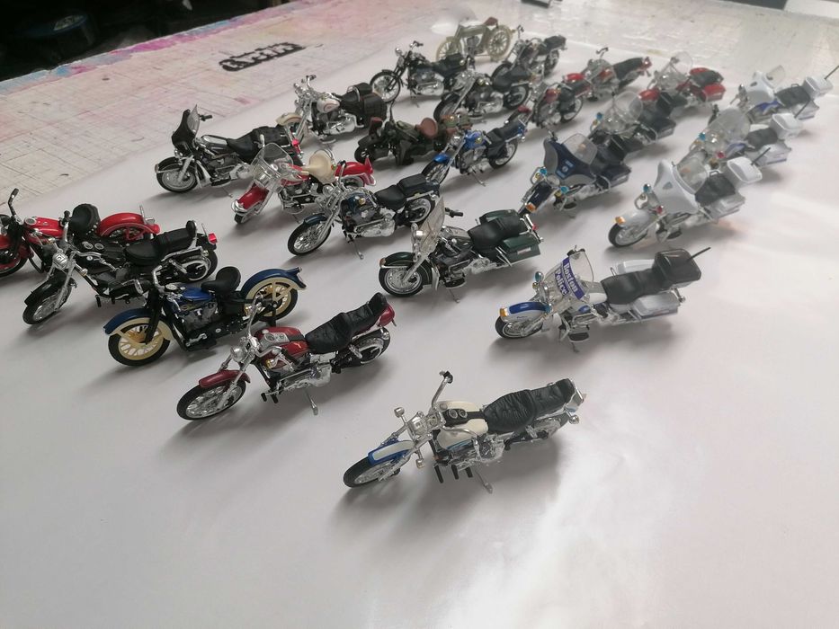 Vendo Miniaturas Maisto coleção de motos Harley-Davidson