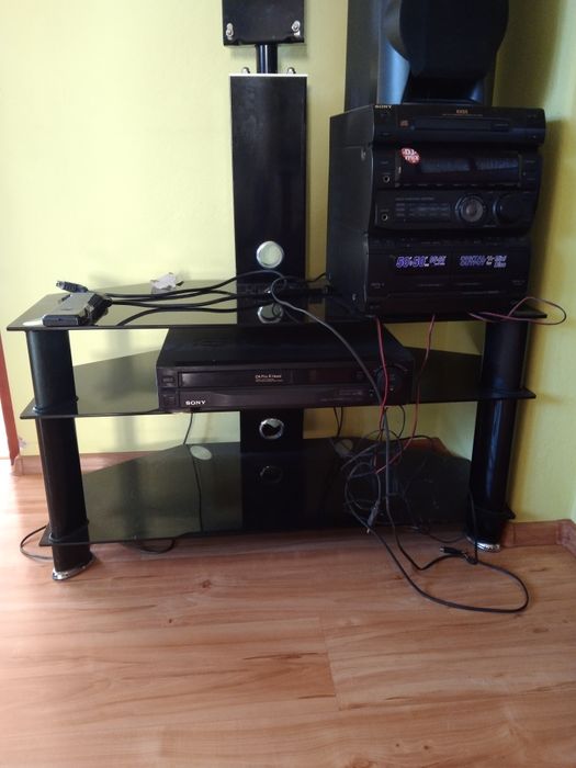 Stół pod telewizor z czarnego szkła