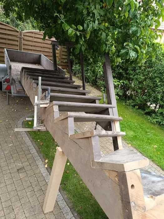 Schody sosnowe zabiegowe do renowacji lub przerobienia lewe