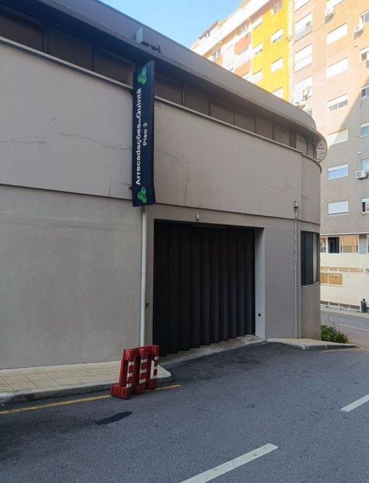 Arrendo Garagem Fechada (Box ) 20 m2 - Na Quintã - Guimarães Centro