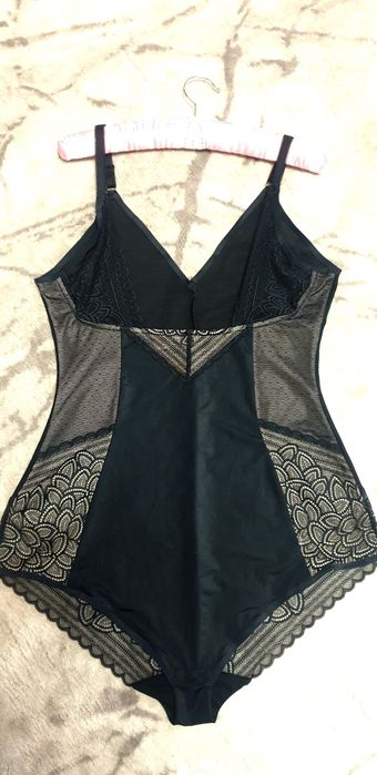 Коригуюче боді з відкритим ліфом next