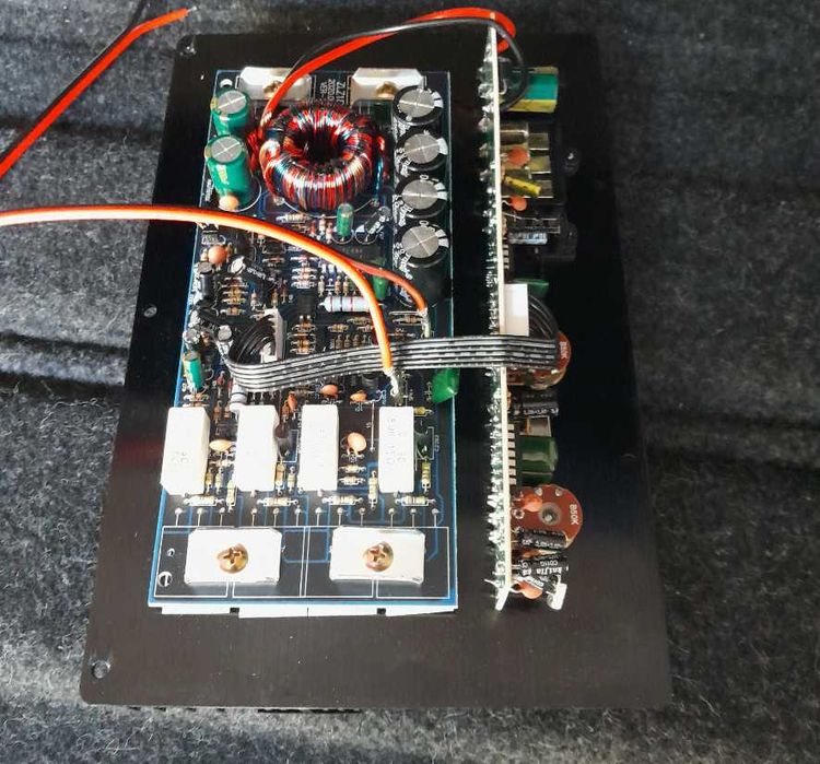 Продается мощный усилитель звука для сабвуфера до 1000ват