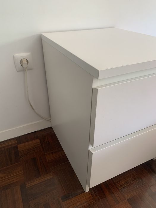 Mesa de cabeceira do ikea branca