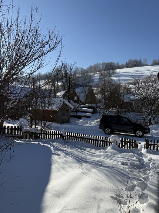 Продається будинок та 10 соток у с. Верхній Студений у карпатах