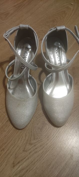 Buty rozmiar 36, obcas na słupku 6cm